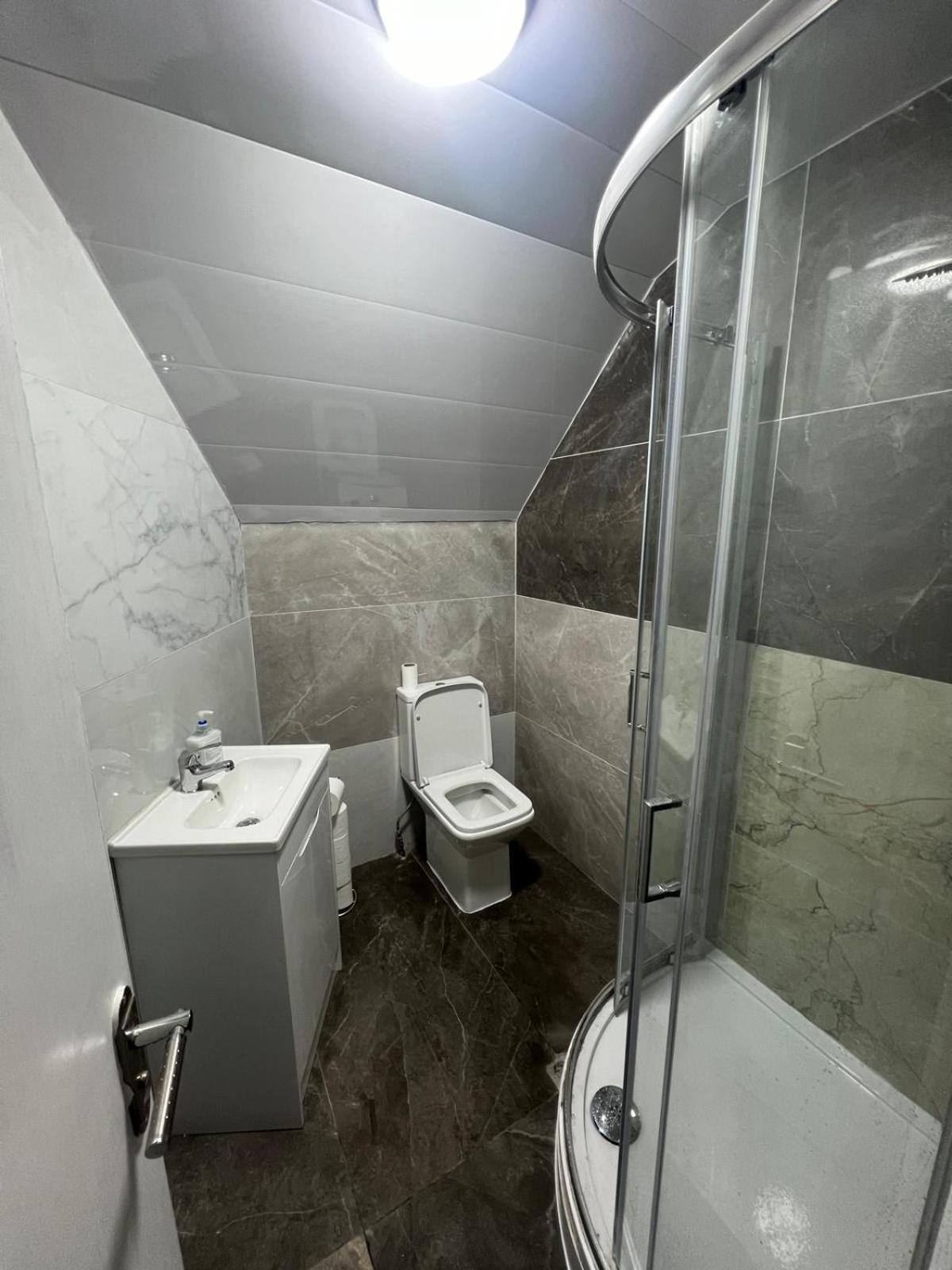 Good Priced Single In East Acton Affittacamere Londra