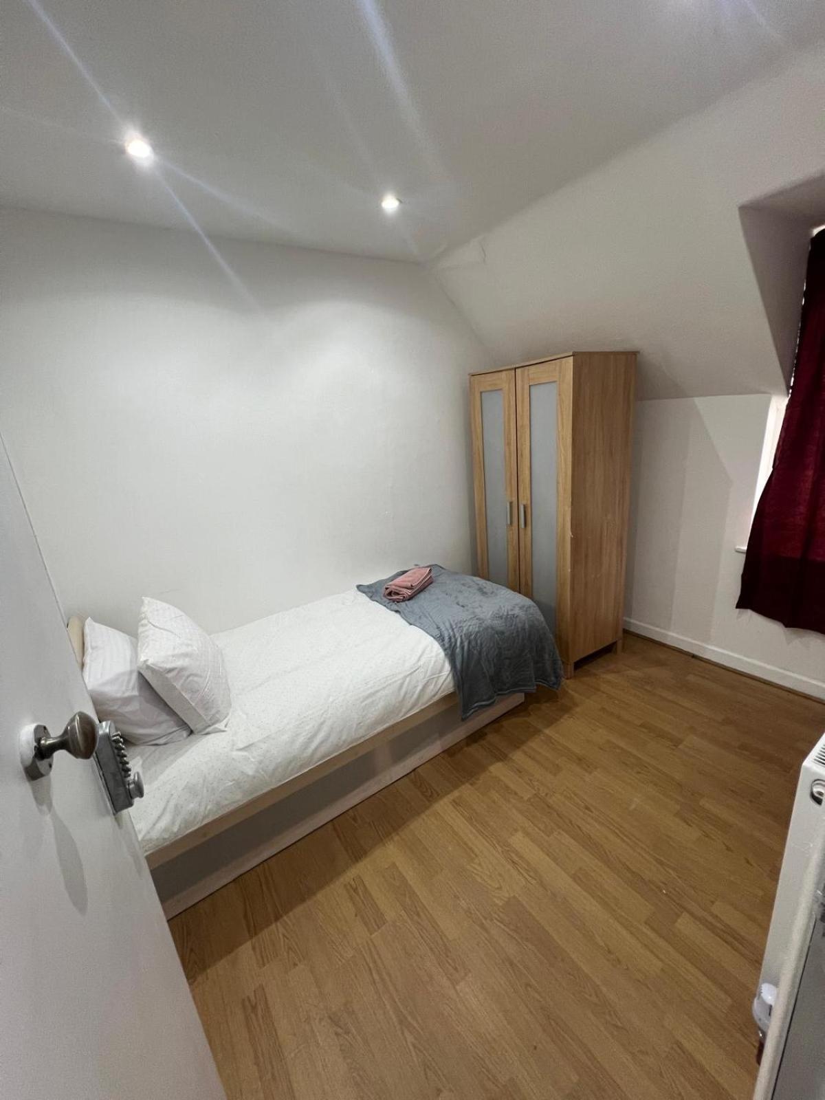 Affittacamere Good Priced Single In East Acton