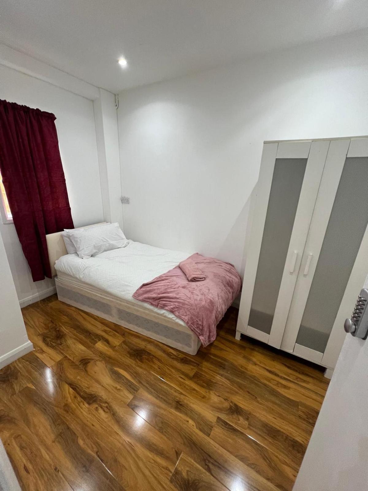 Affittacamere Good Priced Single In East Acton Londra