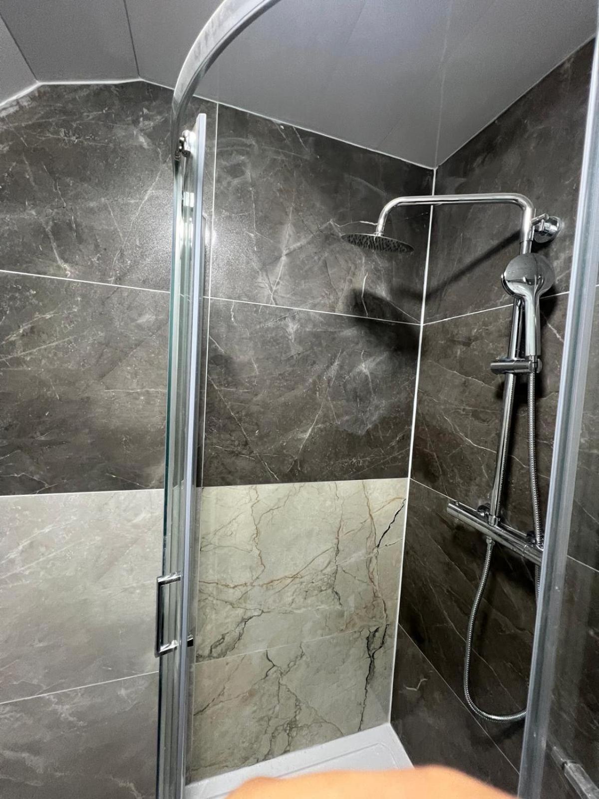 Good Priced Single In East Acton
